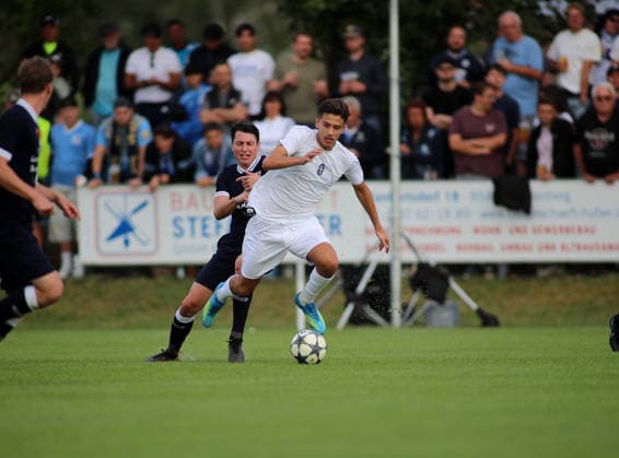 Fussball, Herren, Saison 2026 2027, SV Eintracht Berglern - TSV 1860 München, Toto-Pokal Loris Husic (TSV 1860 München) mit Ball im Angriff, Zweikampf *** Soccer, Men s, 2026–2027 Season, SV Eintracht Berglern vs. TSV 1860 Munich, Toto Cup; Loris Husic of TSV 1860 Munich on the attack with the ball, tackle