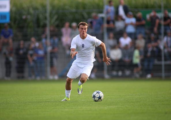 Fussball, Herren, Saison 2026 2027, SV Eintracht Berglern - TSV 1860 München, Toto-Pokal Julian Bell (TSV 1860 München) mit Ball im Angriff *** Soccer, Men s, 2026–2027 Season, SV Eintracht Berglern vs. TSV 1860 Munich, Toto Cup: Julian Bell of TSV 1860 Munich on the attack with the ball