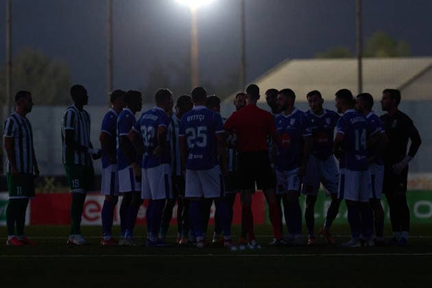 UEFA‘appointed match referee Marius Hansen Grotta (centre) speaks to players from both teams amid a power outage during the UEFA Conference League Second qualifying round, first‘leg match between Floriana and Drita at Centenary Stadium, Ta™ Qali, Malta, on 21 July 2026. Floriana v Drita - UEFA Conference League Second Qualifying Round 1st Leg