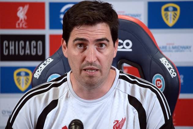 Liverpool head coach Andoni Iraola speaks at press conference, PK, Pressekonferenz in Chicago CHICAGO, ILLINOIS - JULY 21: Liverpool F.C. head coach Andoni Iraola speaks during a press conference at the Chicago Fire Endeavor Health Performance Center ahead of his team s pre-season friendly against Leeds United in Chicago, Illinois, United States, on July 21, 2026. Jacek Boczarski Anadolu Illinois United States. Editorial use only. Please get in touch for any other usage.  Copyright: x2026xAnadoluxJacekxBoczarskix