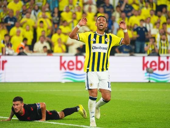 ISTANBUL, TURKEY - JULY 21: Irfan Can Kahveci (R) of Fenerbahce and Erik Janza (L) of Gornik Zabrze during the UEFA Champions League 2026 27 second qualifying round first leg match between Fenerbahce SK and Gornik Zabrze at Fenerbahce Chobani Stadium on July 21, 2026 in Istanbul, Turkey. Istanbul Chobani Stadium Turkey Copyright: xSeskimPhotox FBahce-GZabrze (57)