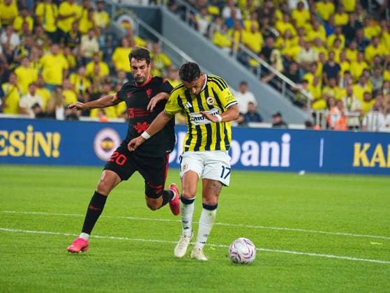 ISTANBUL, TURKEY - JULY 21: Irfan Can Kahveci (R) of Fenerbahce and Jose Manuel Sanchez Guillen (L) of Gornik Zabrze during the UEFA Champions League 2026 27 second qualifying round first leg match between Fenerbahce SK and Gornik Zabrze at Fenerbahce Chobani Stadium on July 21, 2026 in Istanbul, Turkey. Istanbul Chobani Stadium Turkey Copyright: xSeskimPhotox FBahce-GZabrze (64)