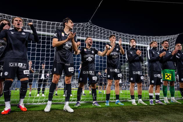 STURM GRAZ - HEARTS Players of Sturm celebrate with fans after the first leg of second qualifying round of UEFA Champions League football match between Sturm Graz and Heart of Midlothian FC at the Merkur Arena (Stadion Graz Liebenau). Graz, Austria, July 21, 2026. Photo by Branislav Racko Copyright: xx 080A2771