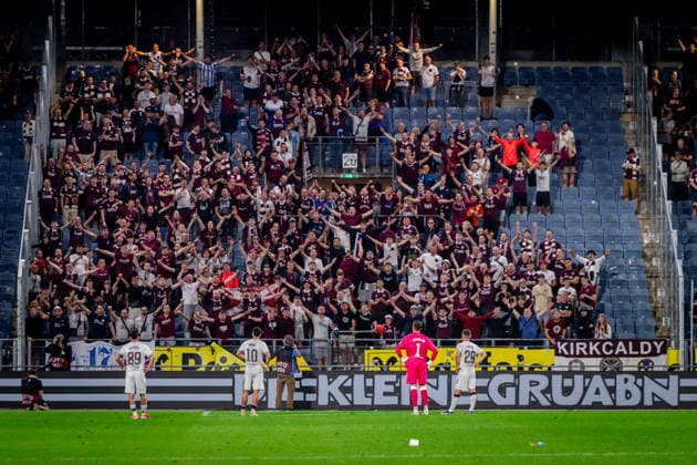 STURM GRAZ - HEARTS Alexandros Kyziridis, Claudio Braga, Alexander Schwolow, Sabah Kerjota of Hearts sad in front of their fans after the first leg of second qualifying round of UEFA Champions League football match between Sturm Graz and Heart of Midlothian FC at the Merkur Arena (Stadion Graz Liebenau). Graz, Austria, July 21, 2026. Photo by Branislav Racko Copyright: xx _BRR6548