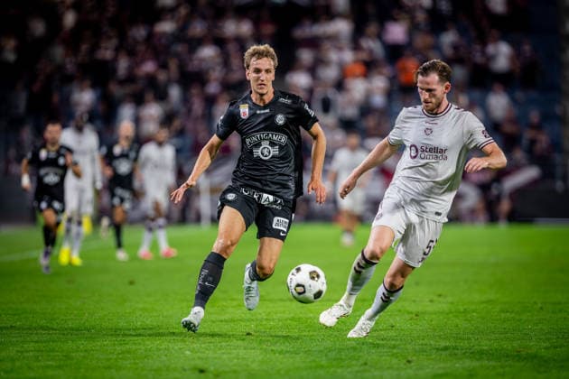 STURM GRAZ - HEARTS Nelson Weiper of Sturm and Jamie McCart of Hearts during the first leg of second qualifying round of UEFA Champions League football match between Sturm Graz and Heart of Midlothian FC at the Merkur Arena (Stadion Graz Liebenau). Graz, Austria, July 21, 2026. Photo by Branislav Racko Copyright: xx 080A2519
