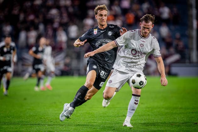 STURM GRAZ - HEARTS Nelson Weiper of Sturm and Jamie McCart of Hearts during the first leg of second qualifying round of UEFA Champions League football match between Sturm Graz and Heart of Midlothian FC at the Merkur Arena (Stadion Graz Liebenau). Graz, Austria, July 21, 2026. Photo by Branislav Racko Copyright: xx 080A2531