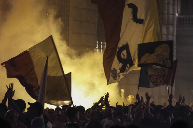 AS Roma fans celebrate club’s 99th anniversary ROME, ITALY - JULY 22: Roma fans gather in downtown to celebrate their football club s 99th anniversary, waving flags, chanting and lighting flares in Rome, Italy, on July 22, 2026. About 5,000 Roma fans filled the streets of the Italian capital s historic center. Riccardo De Luca Anadolu Rome Italy. Editorial use only. Please get in touch for any other usage.  Copyright: x2026xAnadoluxRiccardoxDexLucax