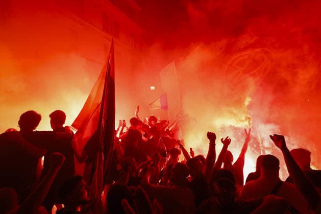 AS Roma fans celebrate club’s 99th anniversary ROME, ITALY - JULY 22: Roma fans gather in downtown to celebrate their football club s 99th anniversary, waving flags, chanting and lighting flares in Rome, Italy, on July 22, 2026. About 5,000 Roma fans filled the streets of the Italian capital s historic center. Riccardo De Luca Anadolu Rome Italy. Editorial use only. Please get in touch for any other usage.  Copyright: x2026xAnadoluxRiccardoxDexLucax