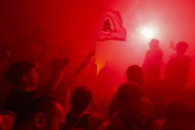 AS Roma fans celebrate club’s 99th anniversary ROME, ITALY - JULY 22: Roma fans gather in downtown to celebrate their football club s 99th anniversary, waving flags, chanting and lighting flares in Rome, Italy, on July 22, 2026. About 5,000 Roma fans filled the streets of the Italian capital s historic center. Riccardo De Luca Anadolu Rome Italy. Editorial use only. Please get in touch for any other usage.  Copyright: x2026xAnadoluxRiccardoxDexLucax