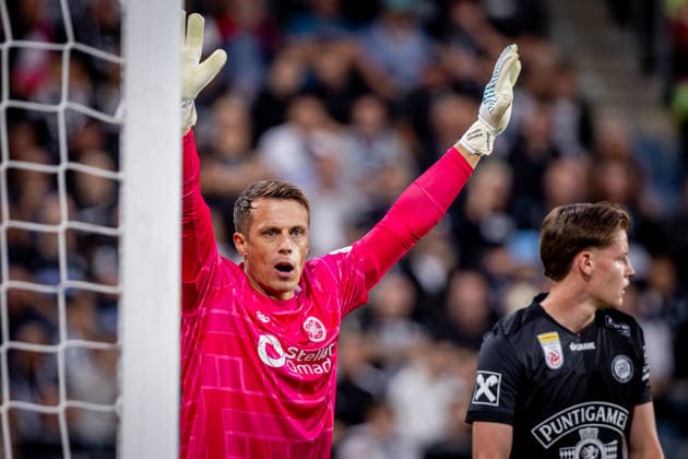 STURM GRAZ - HEARTS Alexander Schwolow of Hearts during the first leg of second qualifying round of UEFA Champions League football match between Sturm Graz and Heart of Midlothian FC at the Merkur Arena (Stadion Graz Liebenau). Graz, Austria, July 21, 2026. Photo by Branislav Racko Copyright: xx 080A1473
