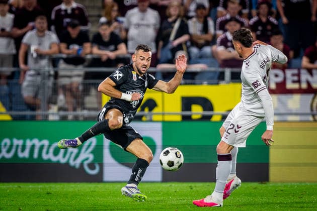 STURM GRAZ - HEARTS Jurgen Heil of Sturm and Tom Renaud of Hearts during the first leg of second qualifying round of UEFA Champions League football match between Sturm Graz and Heart of Midlothian FC at the Merkur Arena (Stadion Graz Liebenau). Graz, Austria, July 21, 2026. Photo by Branislav Racko Copyright: xx 080A2678