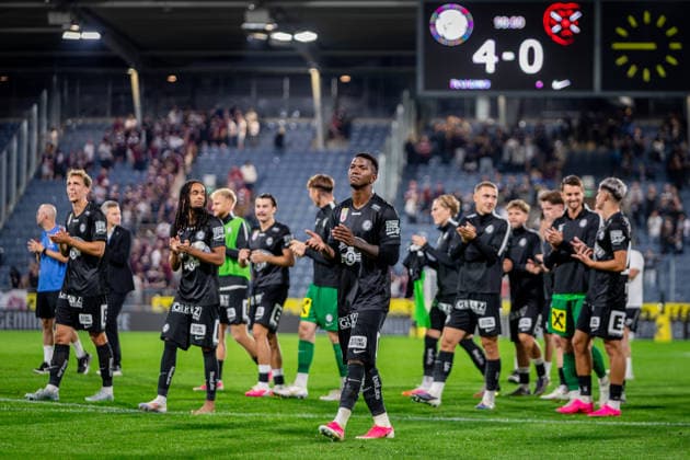 STURM GRAZ - HEARTS Players of Sturm thank to their fans - Jeyland Mitchell - during the first leg of second qualifying round of UEFA Champions League football match between Sturm Graz and Heart of Midlothian FC at the Merkur Arena (Stadion Graz Liebenau). Graz, Austria, July 21, 2026. Photo by Branislav Racko Copyright: xx _BRR6598