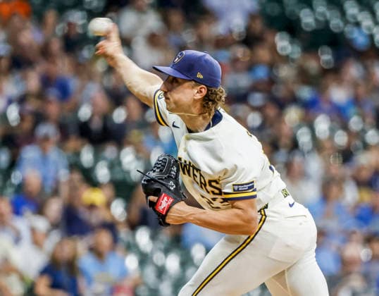 Milwaukee Brewers starting pitcher Brandon Sproat throws in the first inning of the MLB, Baseball Herren, USA game between the New York Mets and the Milwaukee Brewers at American Family Field in Milwaukee, Wisconsin on Tuesday July 21, 2026.  MIL20260721801 TANNENxMAURY