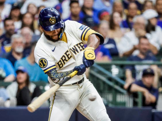 Milwaukee Brewers left fielder Jackson Chourio hits a single in the first inning of the MLB, Baseball Herren, USA game between the New York Mets and the Milwaukee Brewers at American Family Field in Milwaukee, Wisconsin on Tuesday July 21, 2026.  MIL20260721804 TANNENxMAURY