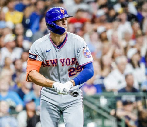 New York Mets first baseman Jared Young hits a home run in the second inning of the MLB, Baseball Herren, USA game between the New York Mets and the Milwaukee Brewers at American Family Field in Milwaukee, Wisconsin on Tuesday July 21, 2026.  MIL20260721806 TANNENxMAURY