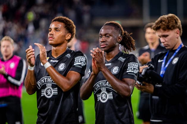 STURM GRAZ - HEARTS Players of Sturm thank to their fans - Axel Kayombo, Ryan Fosso - during the first leg of second qualifying round of UEFA Champions League football match between Sturm Graz and Heart of Midlothian FC at the Merkur Arena (Stadion Graz Liebenau). Graz, Austria, July 21, 2026. Photo by Branislav Racko Copyright: xx _BRR6608
