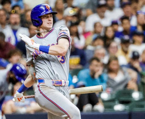New York Mets right fielder Carson Benge hits a two RBI single in the fifth inning of the MLB, Baseball Herren, USA game between the New York Mets and the Milwaukee Brewers at American Family Field in Milwaukee, Wisconsin on Tuesday July 21, 2026.  MIL20260721821 TANNENxMAURY