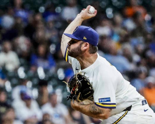 Milwaukee Brewers relief pitcher Bryse Wilson throws in the sixth inning of the MLB, Baseball Herren, USA game between the New York Mets and the Milwaukee Brewers at American Family Field in Milwaukee, Wisconsin on Tuesday July 21, 2026.  MIL20260721824 TANNENxMAURY