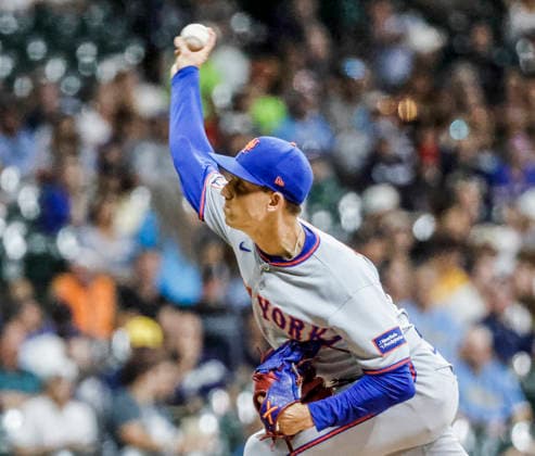 New York Mets relief pitcher Luke Weaver throws in the seventh inning of the MLB, Baseball Herren, USA game between the New York Mets and the Milwaukee Brewers at American Family Field in Milwaukee, Wisconsin on Tuesday July 21, 2026.  MIL20260721829 TANNENxMAURY