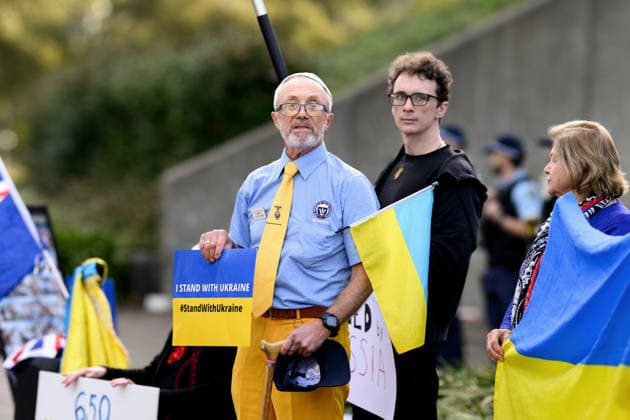RUSSIAN Water polo, Wasserball TEAM PROTEST, Protesters gather during a protest of the Russian national women s water polo team at the 2026 Water Polo World Cup at Sydney Olympic Park Aquatic Centre Sydney, Wednesday, July 22, 2026. ( NO ARCHIVING SYDNEY NEW SOUTH WALES AUSTRALIA  Copyright: xSTEVENxMARKHAMx 20260722190361045503