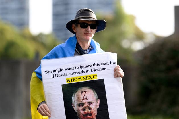 RUSSIAN Water polo, Wasserball TEAM PROTEST, Protesters gather during a protest of the Russian national women s water polo team at the 2026 Water Polo World Cup at Sydney Olympic Park Aquatic Centre Sydney, Wednesday, July 22, 2026. ( NO ARCHIVING SYDNEY NEW SOUTH WALES AUSTRALIA  Copyright: xSTEVENxMARKHAMx 20260722165763446583