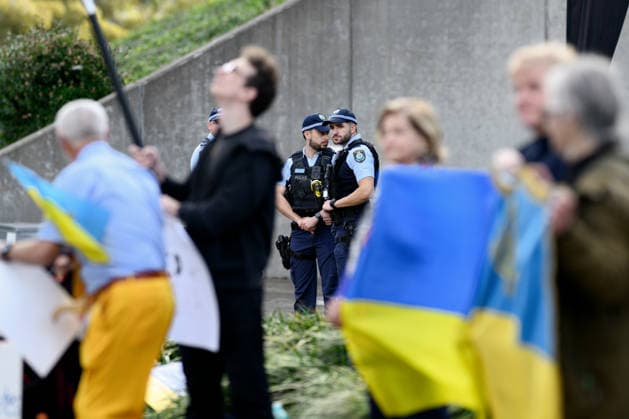 RUSSIAN Water polo, Wasserball TEAM PROTEST, Protesters gather during a protest of the Russian national women s water polo team at the 2026 Water Polo World Cup at Sydney Olympic Park Aquatic Centre Sydney, Wednesday, July 22, 2026. ( NO ARCHIVING SYDNEY NEW SOUTH WALES AUSTRALIA  Copyright: xSTEVENxMARKHAMx 20260722174965068843