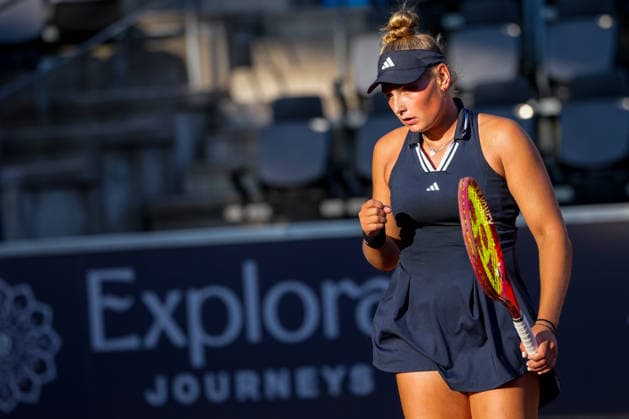 MSC Hamburg Ladies Open - Day 2 Nastasja Schunk of Germany plays against first seed Oleksandra Oliynykova of Ukraine during their Round of 32 match at the 2026 MSC Hamburg Ladies Open Women s tennis tournament at Am Rothenbaum in Hamburg, Germany. Hamburg Hamburg Germany  Copyright: xOwenxHammondx originalFilename:hammond-2026msch260721_npJFY.jpg
