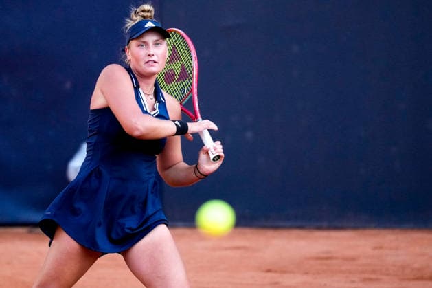 MSC Hamburg Ladies Open - Day 2 Nastasja Schunk of Germany plays against first seed Oleksandra Oliynykova of Ukraine during their Round of 32 match at the 2026 MSC Hamburg Ladies Open Women s tennis tournament at Am Rothenbaum in Hamburg, Germany. Hamburg Hamburg Germany  Copyright: xOwenxHammondx originalFilename:hammond-2026msch260721_npqYp.jpg