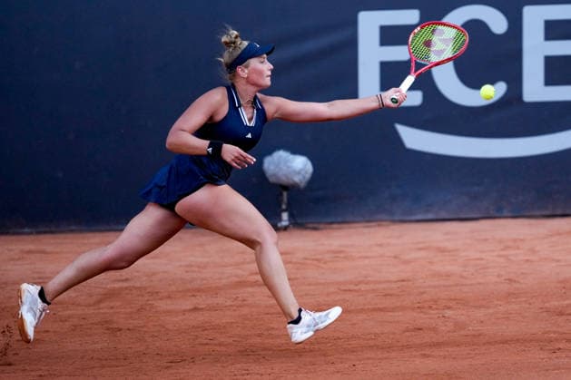MSC Hamburg Ladies Open - Day 2 Nastasja Schunk of Germany plays against first seed Oleksandra Oliynykova of Ukraine during their Round of 32 match at the 2026 MSC Hamburg Ladies Open Women s tennis tournament at Am Rothenbaum in Hamburg, Germany. Hamburg Hamburg Germany  Copyright: xOwenxHammondx originalFilename:hammond-2026msch260721_npfsi.jpg