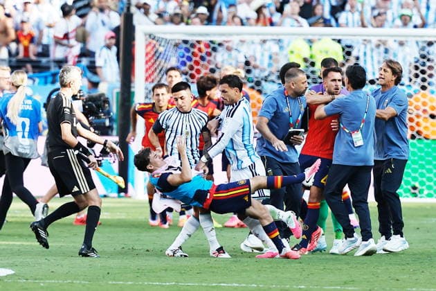 (L-R) Gavi (ESP), Thiago Almada, Leandro Paredes, Walter Samuel (ARG), Eric Garcia (ESP), JULY 19, 2026 - Football Soccer : FIFA World Cup, WM, Weltmeisterschaft, Fussball 2026 final match between Spain - Argentina at the New York New Jersey Stadium in East Rutherford, New Jersey, United States. Noxthirdxpartyxsales  aflo_338780203 MutsuxKawamorix