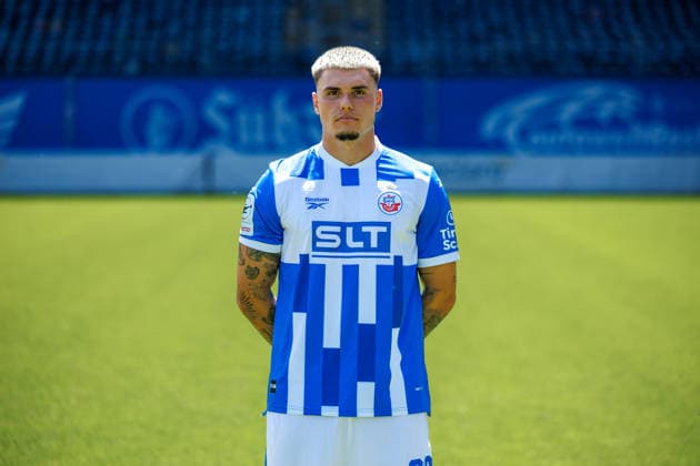 Niklas Kölle ; FC Hansa Rostock ; 3.Liga, Porträttermin 2026 2027 Rostock Ostseestadion Mecklenburg - Vorpommern Deutschland *** Niklas Kölle, FC Hansa Rostock, 3. Liga, Profile Session 2026–2027, Rostock Ostseestadion, Mecklenburg-Western Pomerania, Germany
