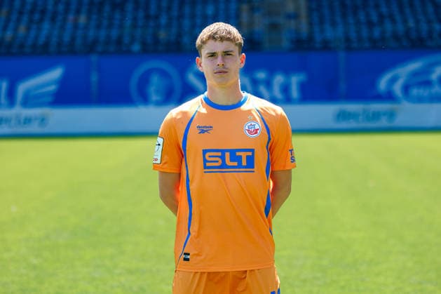Torwart Erik Maurer ; FC Hansa Rostock ; 3.Liga, Porträttermin 2026 2027 Rostock Ostseestadion Mecklenburg - Vorpommern Deutschland *** Goalkeeper Erik Maurer, FC Hansa Rostock (3. Liga), Photo Shoot 2026–2027, Rostock Ostseestadion, Mecklenburg-Western Pomerania, Germany