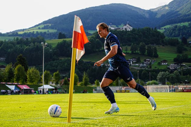 Eckball Christian Rasmussen (VfL Bochum, 07) AUT, VfL Bochum vs. Swansea City, Fussball, Testspiel, Saison 2026 2027, 21.07.2026 AUT, VfL Bochum vs. Swansea City, Fussball, Testspiel, Saison 2026 2027, 21.07.2026 Mittersill *** Corner kick by Christian Rasmussen, VfL Bochum, July 7, 2026, VfL Bochum vs. Swansea City, soccer, friendly match, 2026–2027 season, July 21, 2026, Austria, VfL Bochum vs. Swansea City, soccer, friendly match, 2026–2027 season, July 21, 2026, Mittersill Copyright: xEibner-Pressefoto MarcelxvonxFehrnx EP_MFN