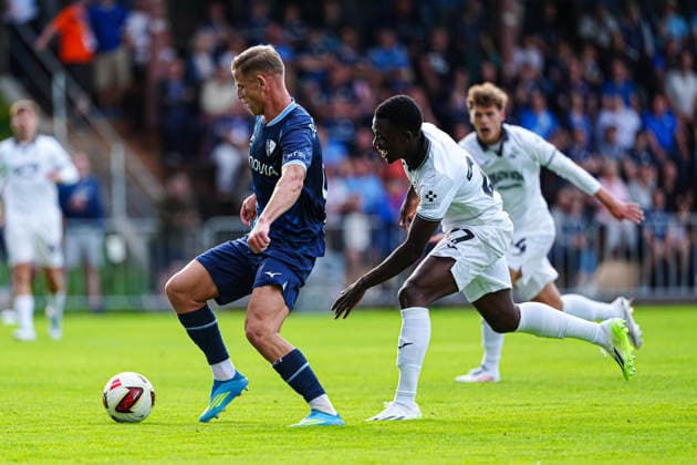 Oliver Olsen (VfL Bochum, 13), Zeidane Inoussa (Swansea City, 27) AUT, VfL Bochum vs. Swansea City, Fussball, Testspiel, Saison 2026 2027, 21.07.2026 AUT, VfL Bochum vs. Swansea City, Fussball, Testspiel, Saison 2026 2027, 21.07.2026 Mittersill *** Oliver Olsen, VfL Bochum, 13; Zeidane Inoussa, Swansea City, 27; AUT, VfL Bochum vs. Swansea City, Soccer, Friendly, 2026–2027 Season, July 21, 2026, AUT, VfL Bochum vs. Swansea City, Soccer, Friendly, 2026–2027 Season, July 21, 2026, Mittersill Copyright: xEibner-Pressefoto MarcelxvonxFehrnx EP_MFN