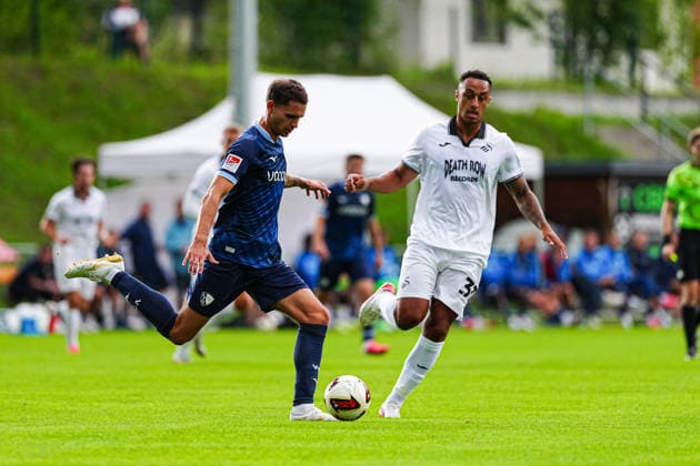 Michael Steinwender (VfL Bochum, 15), Adam Idah (Swansea City, 33) AUT, VfL Bochum vs. Swansea City, Fussball, Testspiel, Saison 2026 2027, 21.07.2026 AUT, VfL Bochum vs. Swansea City, Fussball, Testspiel, Saison 2026 2027, 21.07.2026 Mittersill *** Michael Steinwender, VfL Bochum, 15; Adam Idah, Swansea City, 33 (AUT); VfL Bochum vs. Swansea City, soccer, friendly match, 2026–2027 season, July 21, 2026, AUT, VfL Bochum vs. Swansea City, Soccer, Friendly Match, 2026–2027 Season, July 21, 2026, Mittersill Copyright: xEibner-Pressefoto MarcelxvonxFehrnx EP_MFN