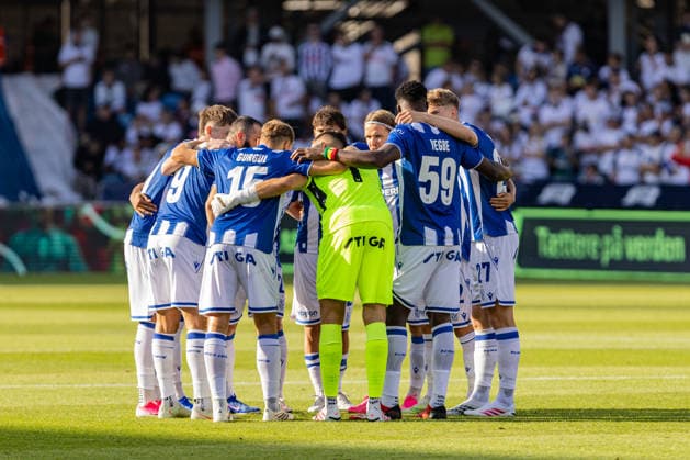 Aarhus GF v Lech Poznan, UEFA Champions League qualification, Randers, Denmark Randers, Denmark. 21st, July 2026. The players of Lech Poznan unite in a huddle during the UEFA Champions League qualification match between Aarhus GF F and Lech Poznan at Randers Stadion in Randers. Denmark, Randers  Copyright: xGonzalesxPhoto RasmusxJensenx