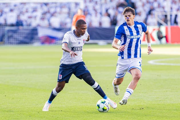 Aarhus GF v Lech Poznan, UEFA Champions League qualification, Randers, Denmark Randers, Denmark. 21st, July 2026. Gift Links (11) of Aarhus GF and Pablo Rodriguez (R) of Lech Poznan seen during the UEFA Champions League qualification match between Aarhus GF F and Lech Poznan at Randers Stadion in Randers. Denmark, Randers  Copyright: xGonzalesxPhoto RasmusxJensenx