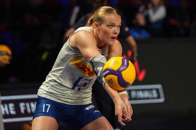 Italy v Netherlands - 2026 FIVB Volleyball Women s Nations League MACAU, CHINA - JULY 22: Iris Vos (17) of Netherlands warms up before the quarter-final match between Italy and Netherlands in the 2026 FIVB Volleyball Women s Nations League (VNL) at East Asian Games Dome on July 22, 2026 in Macao Special Administrative Region, China. Dilara Irem Sancar Anadolu Macau China. Editorial use only. Please get in touch for any other usage.  Copyright: x2026xAnadoluxDilaraxIremxSancarx