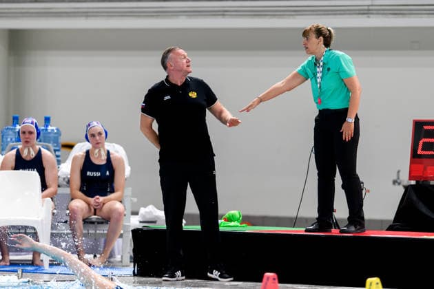 Water polo, Wasserball WORLD CUP NETHERLANDS RUSSIA, Russian coach Sergey Markoch ltalks to the umpire during the Water Polo World Cup Womens Quarter Final match between the Netherlands and Russia at Sydney Olympic Park Aquatic Centre in Sydney, Wednesday, July 22, 2026. ( NO ARCHIVING, EDITORIAL USE ONLY SYDNEY NEW SOUTH WALES AUSTRALIA  Copyright: xSTEVExMARKHAMx 20260722117412771199
