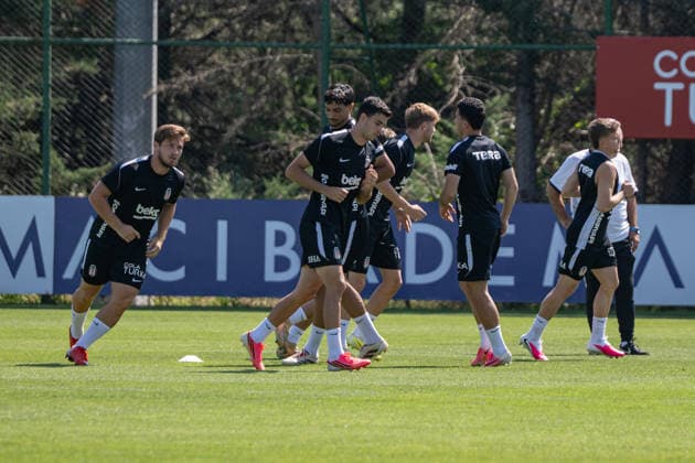 Besiktas prepares for Midtjylland clash ISTANBUL, TURKIYE - JULY 22: Semih Kilicsoy (L) of Besiktas attends a training session under the lead of head coach Vincenzo Italiano ahead of the Midtjylland clash as part of UEFA Europa League second qualifying round, at BJK Nevzat Demir Facilities in Istanbul, Turkiye on July 22, 2026. Celal Gunes Anadolu Istanbul Turkey. Editorial use only. Please get in touch for any other usage.  Copyright: x2026xAnadoluxCelalxGunesx