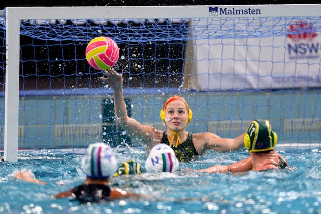 Water polo, Wasserball WORLD CUP AUSTRALIA ITALY, Gabriella Palm of Australia throws the ball during the Water Polo World Cup Womens Quarter Final match between Australia and Italy at Sydney Olympic Park Aquatic Centre in Sydney, Wednesday, July 22, 2026. ( NO ARCHIVING, EDITORIAL USE ONLY SYDNEY NEW SOUTH WALES AUSTRALIA  Copyright: xSTEVExMARKHAMx 20260722184163611920