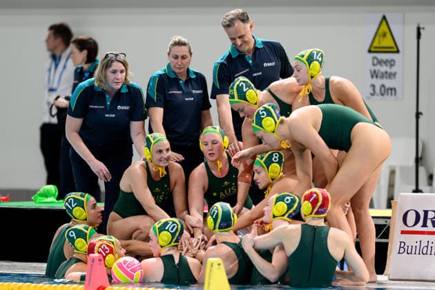 Water polo, Wasserball WORLD CUP AUSTRALIA ITALY, Australia at a time out during the Water Polo World Cup Womens Quarter Final match between Australia and Italy at Sydney Olympic Park Aquatic Centre in Sydney, Wednesday, July 22, 2026. ( NO ARCHIVING, EDITORIAL USE ONLY SYDNEY NEW SOUTH WALES AUSTRALIA  Copyright: xSTEVExMARKHAMx 20260722134137575889