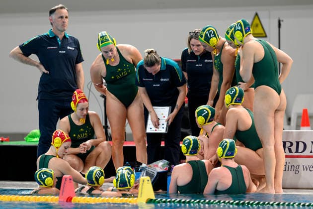Water polo, Wasserball WORLD CUP AUSTRALIA ITALY, Australia at a time out during the Water Polo World Cup Womens Quarter Final match between Australia and Italy at Sydney Olympic Park Aquatic Centre in Sydney, Wednesday, July 22, 2026. ( NO ARCHIVING, EDITORIAL USE ONLY SYDNEY NEW SOUTH WALES AUSTRALIA  Copyright: xSTEVExMARKHAMx 20260722166925058083