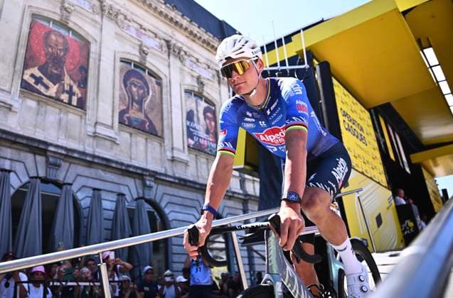 Tour de France 2026 Stage 17 VOIRON, FRANCE - JULY 22 : Van Der Poel Mathieu (NED) of Alpecin - Premier Tech during stage 17 of the 113rd edition of Tour de France an UCI World Tour 2.UWT cycling road race stage for Men Elite of 175 km with start in Chambery and finish in Voiron on July 22, 2026 in Voiron, France, 22 07 2026 ( Motordriver Kurt Vandenborre - Voiron France  Copyright: xGvgx