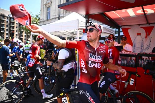 Tour de France 2026 Stage 17 VOIRON, FRANCE - JULY 22 : Veistroffer Baptiste (FRA) of Lotto - Intermarche during stage 17 of the 113rd edition of Tour de France an UCI World Tour 2.UWT cycling road race stage for Men Elite of 175 km with start in Chambery and finish in Voiron on July 22, 2026 in Voiron, France, 22 07 2026 ( Motordriver Kurt Vandenborre - Voiron France  Copyright: xGvgx