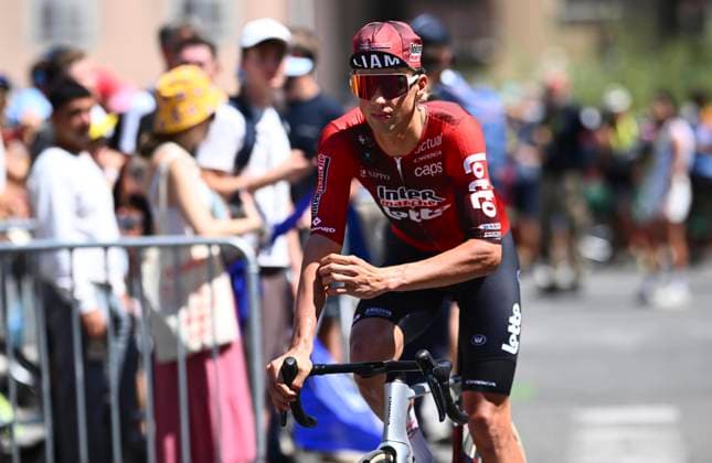 Tour de France 2026 Stage 17 VOIRON, FRANCE - JULY 22 : Artz Huub (NED) of Lotto - Intermarche during stage 17 of the 113rd edition of Tour de France an UCI World Tour 2.UWT cycling road race stage for Men Elite of 175 km with start in Chambery and finish in Voiron on July 22, 2026 in Voiron, France, 22 07 2026 ( Motordriver Kurt Vandenborre - Voiron France  Copyright: xGvgx