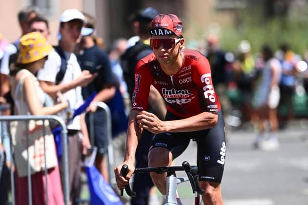 Tour de France 2026 Stage 17 VOIRON, FRANCE - JULY 22 : Artz Huub (NED) of Lotto - Intermarche during stage 17 of the 113rd edition of Tour de France an UCI World Tour 2.UWT cycling road race stage for Men Elite of 175 km with start in Chambery and finish in Voiron on July 22, 2026 in Voiron, France, 22 07 2026 ( Motordriver Kurt Vandenborre - Voiron France  Copyright: xGvgx