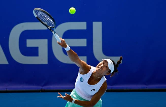 Carol Young Suh Lee of USA returns a ball to Marie Bouzkova of Czech Republic during the women s WTA, Tennis Damen 250 Livesport Prague Open 2026 tennis tournament match, on July 22, 2026, in Prague, Czech Republic. (CTKxPhoto RomanxVondrous) CTKPhotoP2026072203513  CTKPhotoP2026072203513