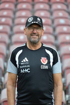 Claus-Dieter Wollitz (Chef-Trainer); FC Energie Cottbus; 2.Liga, Porträttermin 2026 2027 Fussball 2. Liga 2026 2027 Offizieller Portraitermin FC Energie Cottbus *** Claus Dieter Wollitz, Head Coach of FC Energie Cottbus (2. Bundesliga), Official Photo Session 2026–2027, Soccer, 2. Bundesliga 2026–2027, Official Photo Session for FC Energie Cottbus