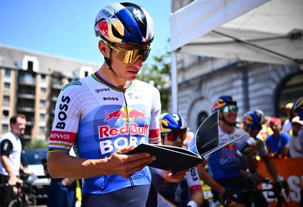 Tour de France 2026 Stage 17 VOIRON, FRANCE - JULY 22 : Evenepoel Remco (BEL) of Red Bull - BORA - Hansgrohe during stage 17 of the 113rd edition of Tour de France an UCI World Tour 2.UWT cycling road race stage for Men Elite of 175 km with start in Chambery and finish in Voiron on July 22, 2026 in Voiron, France, 22 07 2026 ( Motordriver Kurt Vandenborre - Voiron France  Copyright: xGvgx